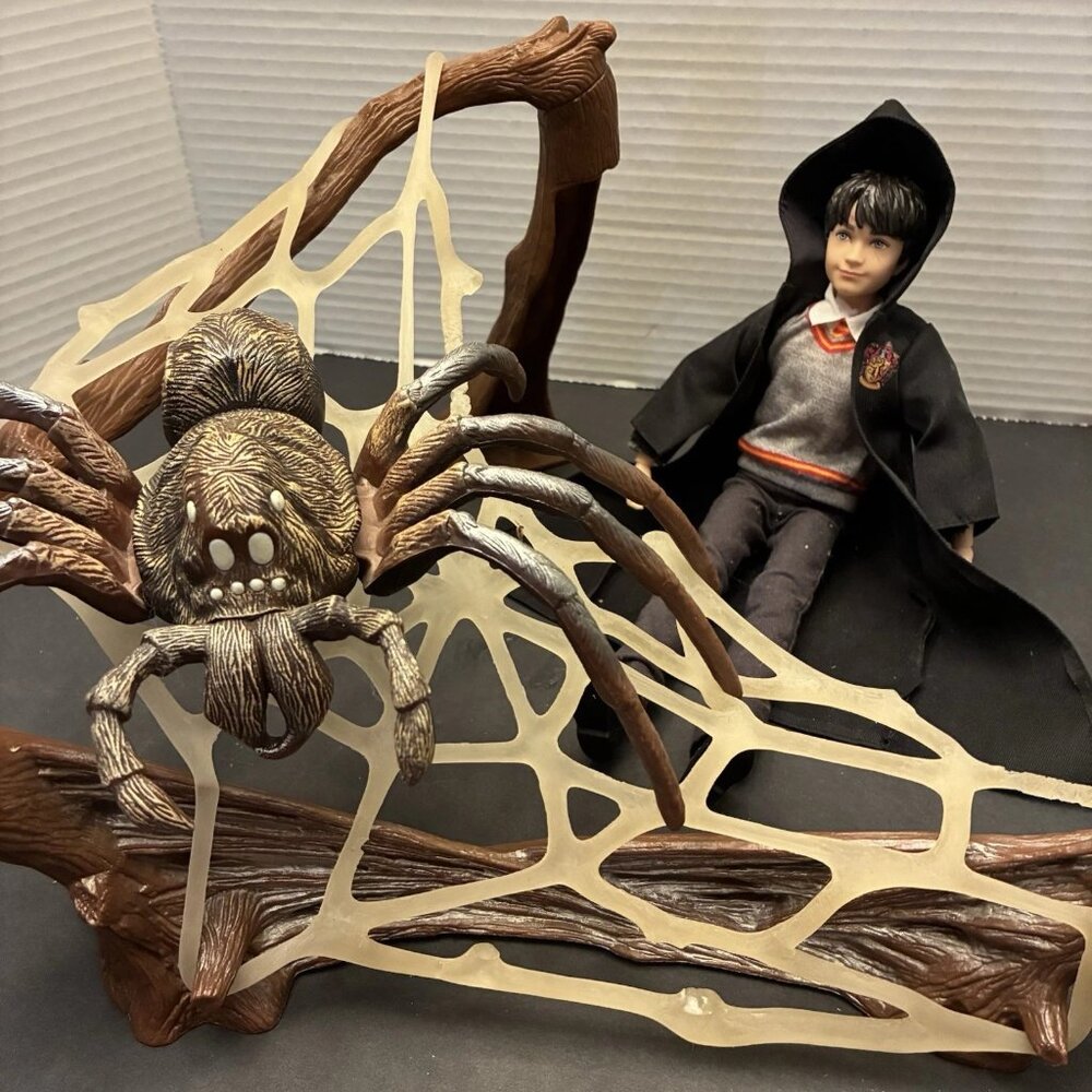 Harry Potter & Aragog Action Figure Bundle Forbidden Forest Spider Web